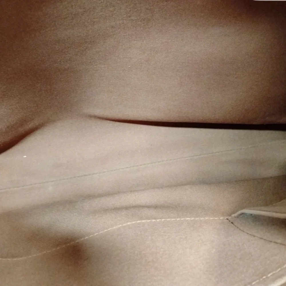 Louis Vuitton Abbesses messenger bag which features the brand's iconic monogram - Picture 6 of 8